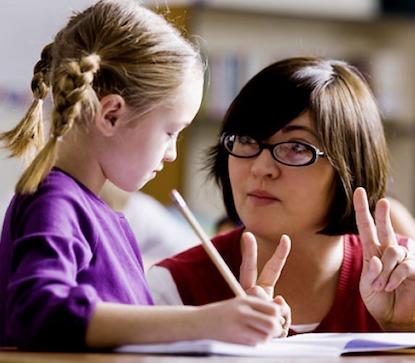 Une prof particulier avec son élève Comment gagner de l'argent en donnant des cours particuliers ?