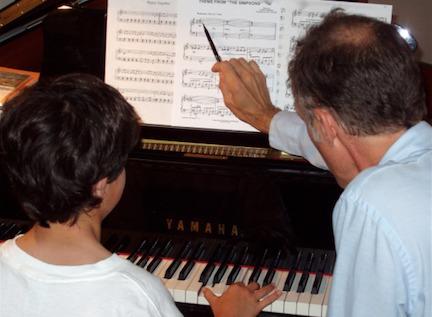 Compl&eacute;ter l'enseignement de son prof de piano avec des tutos.